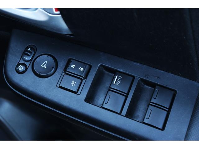 ステップワゴンスパーダ Ｚ　クールスピリット　ＨＩＤヘッドライト　純正インチアルミホイールフリップダウンモニター　両側パワスラ　クルコン　オートライト　　Ｈレザーシート　純正ナビ　ＴＶ　バックカメラ　Ｂｌｕｅｔｏｏｔｈ対応（17枚目）