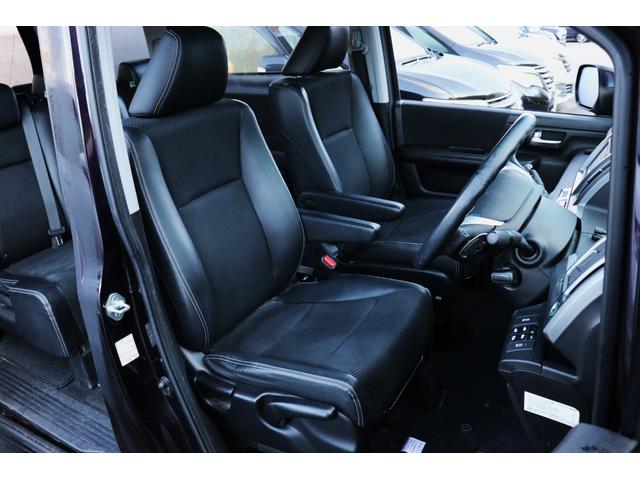 ステップワゴンスパーダ Ｚ　クールスピリット　ＨＩＤヘッドライト　純正インチアルミホイールフリップダウンモニター　両側パワスラ　クルコン　オートライト　　Ｈレザーシート　純正ナビ　ＴＶ　バックカメラ　Ｂｌｕｅｔｏｏｔｈ対応（18枚目）