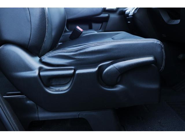 ステップワゴンスパーダ Ｚ　クールスピリット　ＨＩＤヘッドライト　純正インチアルミホイールフリップダウンモニター　両側パワスラ　クルコン　オートライト　　Ｈレザーシート　純正ナビ　ＴＶ　バックカメラ　Ｂｌｕｅｔｏｏｔｈ対応（19枚目）