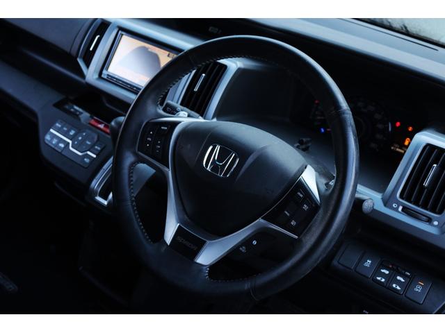 ステップワゴンスパーダ Ｚ　クールスピリット　ＨＩＤヘッドライト　純正インチアルミホイールフリップダウンモニター　両側パワスラ　クルコン　オートライト　　Ｈレザーシート　純正ナビ　ＴＶ　バックカメラ　Ｂｌｕｅｔｏｏｔｈ対応（20枚目）