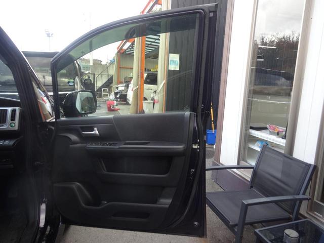 ステップワゴンスパーダ Ｚ　クールスピリット　クルーズコントロール　バックカメラ　両側電動スライドドア　オートエアコン　ＥＴＣ　スマートキー　ＨＩＤヘッドライト（46枚目）