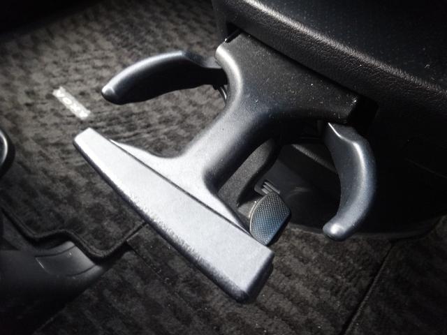 ヴォクシー ZS 煌 両側電動スライドドア フリップダウンモニター パワーウィンドウ 電動格納ミラー オートエアコン ETC HIDヘッドライト(31枚目)