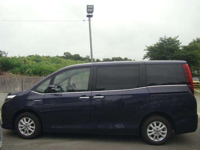 エスクァイア ハイブリッドＧｉ　オートライト　オートエアコン　ステアリングスイッチ　バックカメラ　Ｂｌｕｅｔｏｏｔｈ　両側電動スライドドア　パワーウィンドウ　プッシュスタート　ＥＴＣ（6枚目）