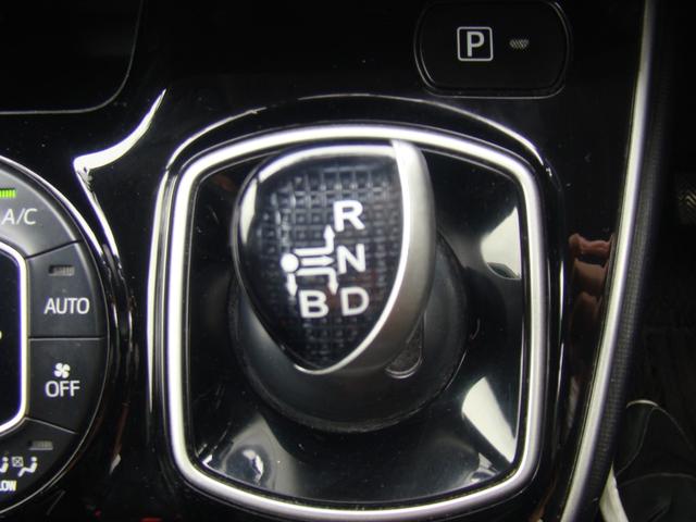 エスクァイア ハイブリッドＧｉ　オートライト　オートエアコン　ステアリングスイッチ　バックカメラ　Ｂｌｕｅｔｏｏｔｈ　両側電動スライドドア　パワーウィンドウ　プッシュスタート　ＥＴＣ（26枚目）