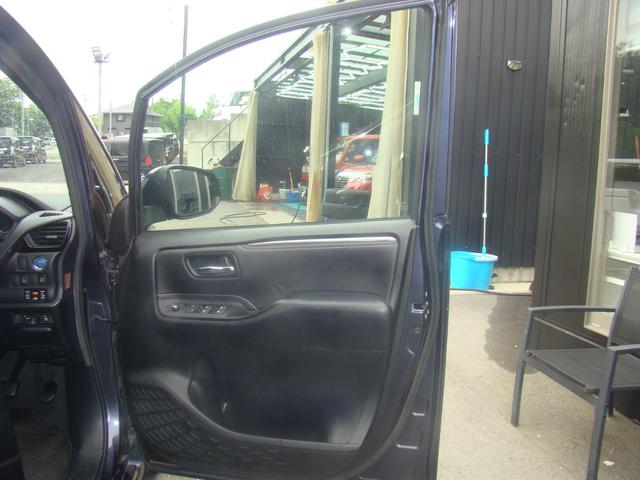 エスクァイア ハイブリッドＧｉ　オートライト　オートエアコン　ステアリングスイッチ　バックカメラ　Ｂｌｕｅｔｏｏｔｈ　両側電動スライドドア　パワーウィンドウ　プッシュスタート　ＥＴＣ（45枚目）