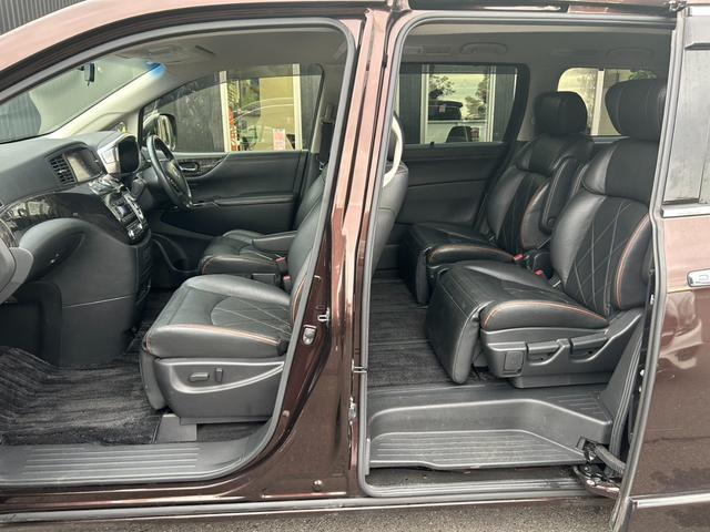 エルグランド ２５０ハイウェイスタープレミアム　スマートキー　ＥＴＣ　Ｂｌｕｅｔｏｏｔｈ　バックモニター　両側電動スライドドア　シートヒーター／クーラー　横滑り防止　サンシェード　フリップダウンモニター（9枚目）