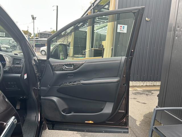 エルグランド ２５０ハイウェイスタープレミアム　スマートキー　ＥＴＣ　Ｂｌｕｅｔｏｏｔｈ　バックモニター　両側電動スライドドア　シートヒーター／クーラー　横滑り防止　サンシェード　フリップダウンモニター（55枚目）