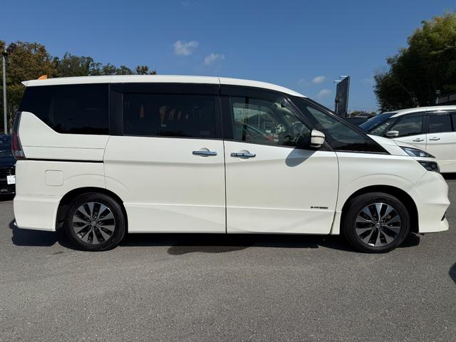 セレナ ハイウェイスター　Ｖセレクション　スマートキー　両側電動スライドドア　バックモニター　Ｂｌｕｅｔｏｏｔｈ　サンシェード　フリップダウンモニター　ドライブレコーダー　タイヤサイズ１９５／６０Ｒ１６（7枚目）