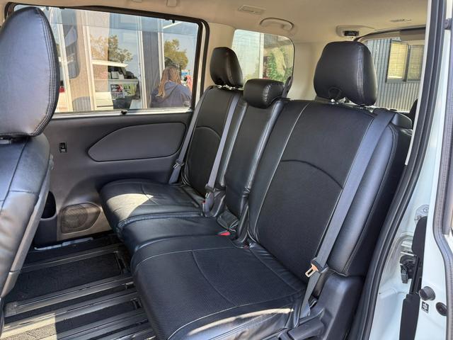 セレナ ハイウェイスター　Ｖセレクション　スマートキー　両側電動スライドドア　バックモニター　Ｂｌｕｅｔｏｏｔｈ　サンシェード　フリップダウンモニター　ドライブレコーダー　タイヤサイズ１９５／６０Ｒ１６（11枚目）