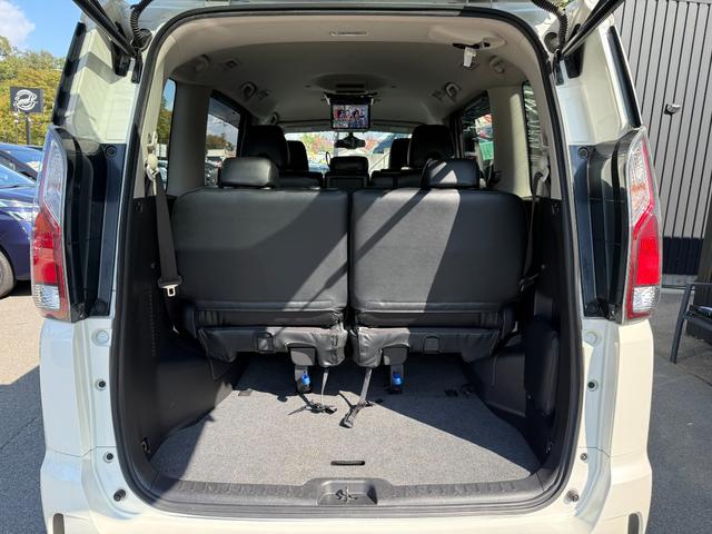 セレナ ハイウェイスター　Ｖセレクション　スマートキー　両側電動スライドドア　バックモニター　Ｂｌｕｅｔｏｏｔｈ　サンシェード　フリップダウンモニター　ドライブレコーダー　タイヤサイズ１９５／６０Ｒ１６（13枚目）