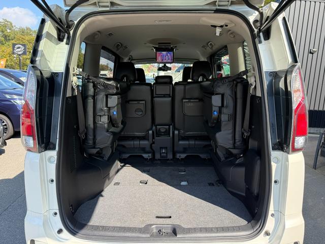 セレナ ハイウェイスター　Ｖセレクション　スマートキー　両側電動スライドドア　バックモニター　Ｂｌｕｅｔｏｏｔｈ　サンシェード　フリップダウンモニター　ドライブレコーダー　タイヤサイズ１９５／６０Ｒ１６（14枚目）