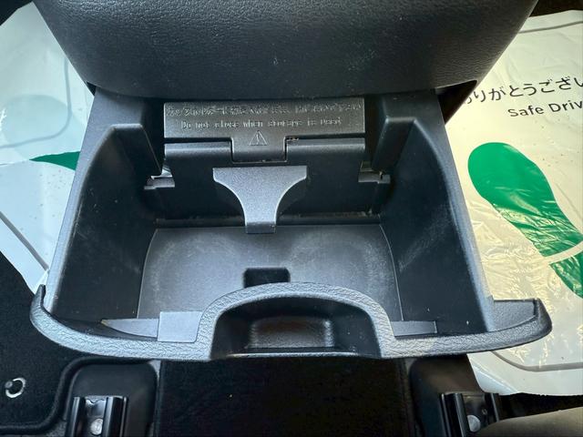 セレナ ハイウェイスター　Ｖセレクション　スマートキー　両側電動スライドドア　バックモニター　Ｂｌｕｅｔｏｏｔｈ　サンシェード　フリップダウンモニター　ドライブレコーダー　タイヤサイズ１９５／６０Ｒ１６（28枚目）