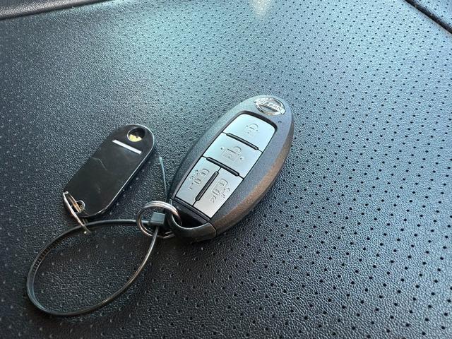 セレナ ハイウェイスター　Ｖセレクション　スマートキー　両側電動スライドドア　バックモニター　Ｂｌｕｅｔｏｏｔｈ　サンシェード　フリップダウンモニター　ドライブレコーダー　タイヤサイズ１９５／６０Ｒ１６（30枚目）