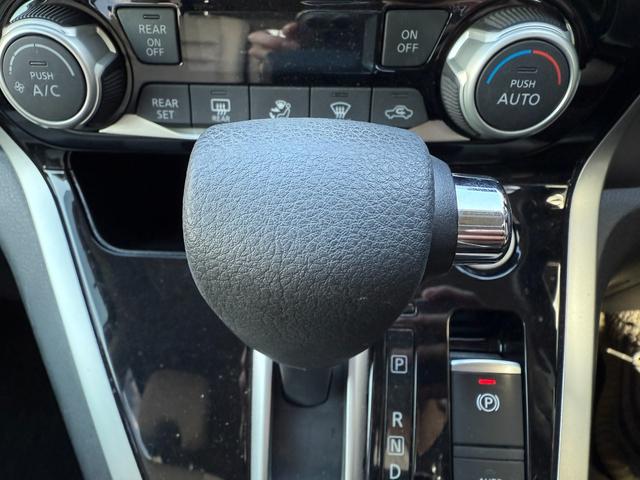 セレナ ハイウェイスター　ＥＴＣ　スマートキー　アラウンドビューモニター　デジタルインナーミラー　フリップダウンモニター　両側電動スライドドア　ドライブレコーダー　サンシェード（22枚目）