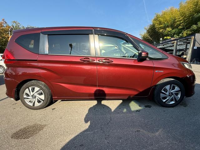 フリード+ハイブリッド ハイブリッドG・ホンダセンシング ETC スマートキー 両側電動スライドドア 横滑り防止 車両接近通報 コーナーセンサー Bluetooth バックモニター ドライブレコーダー(7枚目)