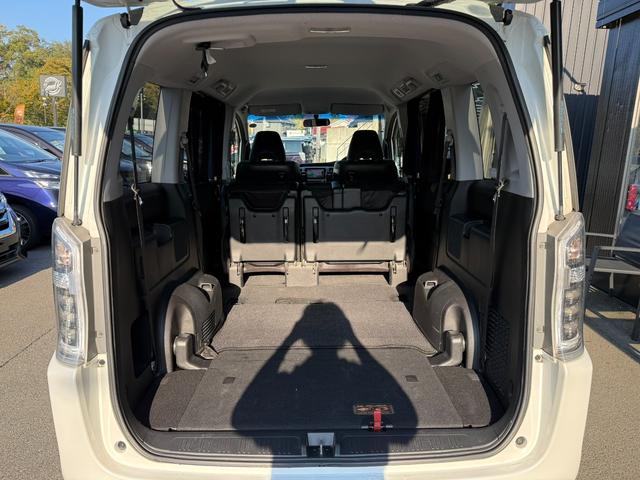 ステップワゴンスパーダ Z クールスピリット ETC スマートキー 両側電動スライドドア サンシェード バックモニター Bluetooth オートライト 横滑り防止 タイヤサイズ205/55R17(13枚目)