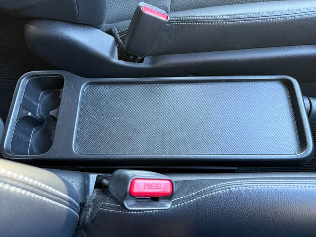 ステップワゴンスパーダ Z クールスピリット ETC スマートキー 両側電動スライドドア サンシェード バックモニター Bluetooth オートライト 横滑り防止 タイヤサイズ205/55R17(27枚目)