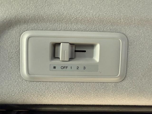 ステップワゴンスパーダ Z クールスピリット ETC スマートキー 両側電動スライドドア サンシェード バックモニター Bluetooth オートライト 横滑り防止 タイヤサイズ205/55R17(31枚目)