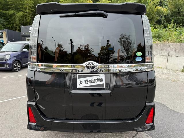 ヴォクシー ZS スマートキー ETC Bluetooth バックモニター 電動スライドドアボタン 横滑り防止 ECOモード サンシェード オートエアコン オートライト 純正ステアリング(5枚目)