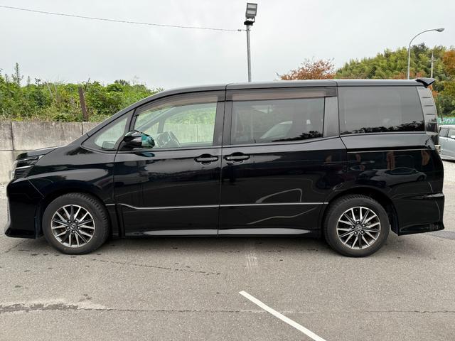 ヴォクシー ZS スマートキー ETC Bluetooth バックモニター 電動スライドドアボタン 横滑り防止 ECOモード サンシェード オートエアコン オートライト 純正ステアリング(6枚目)