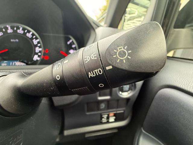 ヴォクシー ZS スマートキー ETC Bluetooth バックモニター 電動スライドドアボタン 横滑り防止 ECOモード サンシェード オートエアコン オートライト 純正ステアリング(17枚目)