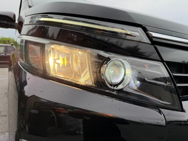 ヴォクシー ZS スマートキー ETC Bluetooth バックモニター 電動スライドドアボタン 横滑り防止 ECOモード サンシェード オートエアコン オートライト 純正ステアリング(35枚目)