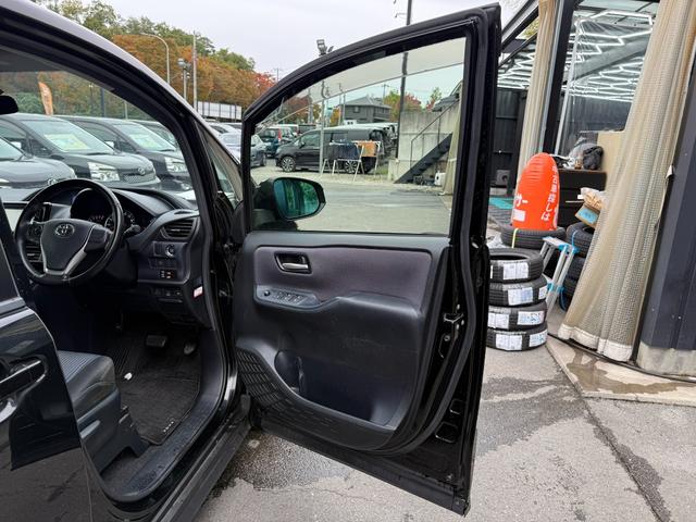 ヴォクシー ZS スマートキー ETC Bluetooth バックモニター 電動スライドドアボタン 横滑り防止 ECOモード サンシェード オートエアコン オートライト 純正ステアリング(45枚目)