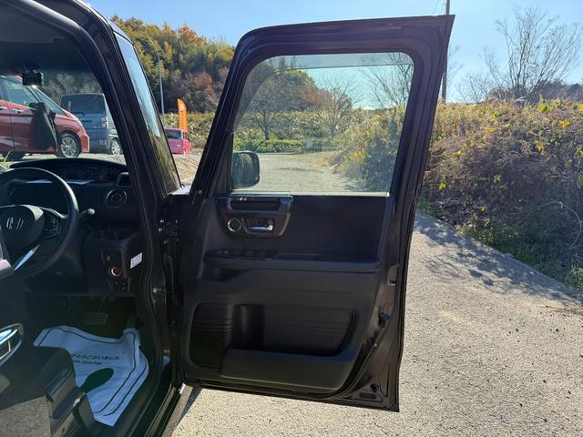 N-BOXカスタム G・Lホンダセンシング Bluetooth バックカメラモニター クルーズコントロール ステアリングスイッチ プッシュスタートボタン ETC サンシェード スマートキー オートエアコン(43枚目)