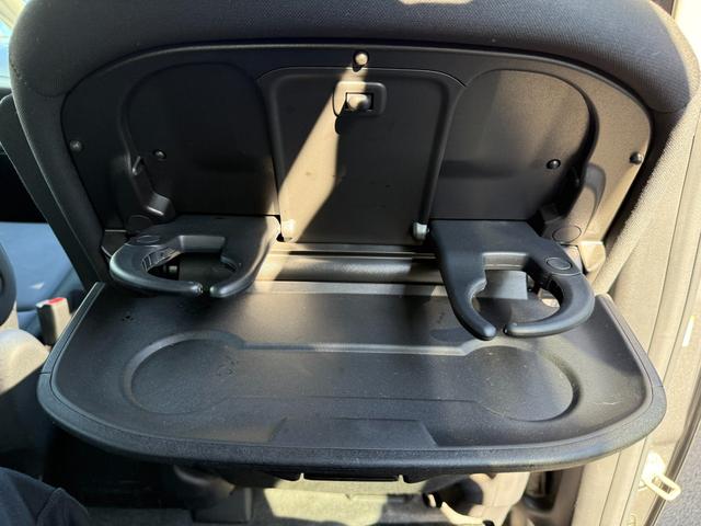 セレナ ｅ－パワー　ＸＶ　スマートキー　Ｂｌｕｅｔｏｏｔｈ　バックモニター　アラウンドビューモニター　両側電動スライドドア　ＥＴＣ　デジタルインナーミラー　サンシェード　ドライブレコーダー　オートライト（36枚目）