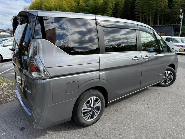 セレナ ｅ－パワー　ＸＶ　Ｒ２年セレナｅ－ＰＯＷＥＲ　ＸＶ　スマートキー　ＥＴＣ　Ｂｌｕｅｔｏｏｔｈ　アラウンドビューモニター　バックモニター　両側電動スライドドア　サンシェード　オートライト　オートエアコン　純正ステアリング（3枚目）