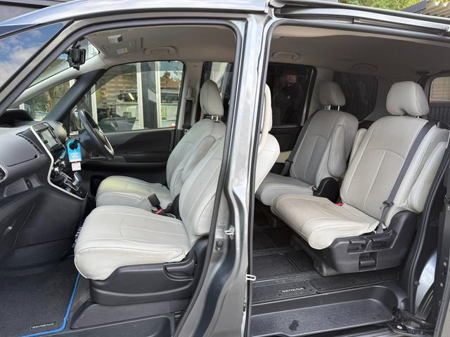 セレナ ｅ－パワー　ＸＶ　Ｒ２年セレナｅ－ＰＯＷＥＲ　ＸＶ　スマートキー　ＥＴＣ　Ｂｌｕｅｔｏｏｔｈ　アラウンドビューモニター　バックモニター　両側電動スライドドア　サンシェード　オートライト　オートエアコン　純正ステアリング（9枚目）