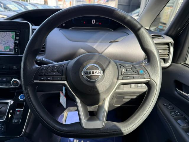 セレナ ｅ－パワー　ＸＶ　Ｒ２年セレナｅ－ＰＯＷＥＲ　ＸＶ　スマートキー　ＥＴＣ　Ｂｌｕｅｔｏｏｔｈ　アラウンドビューモニター　バックモニター　両側電動スライドドア　サンシェード　オートライト　オートエアコン　純正ステアリング（16枚目）