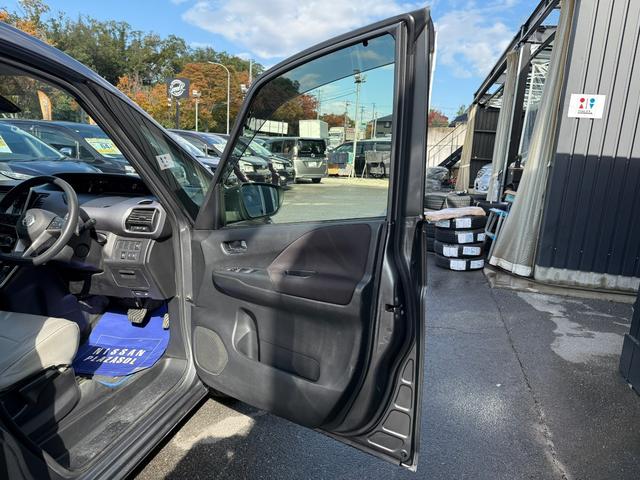 セレナ ｅ－パワー　ＸＶ　Ｒ２年セレナｅ－ＰＯＷＥＲ　ＸＶ　スマートキー　ＥＴＣ　Ｂｌｕｅｔｏｏｔｈ　アラウンドビューモニター　バックモニター　両側電動スライドドア　サンシェード　オートライト　オートエアコン　純正ステアリング（45枚目）