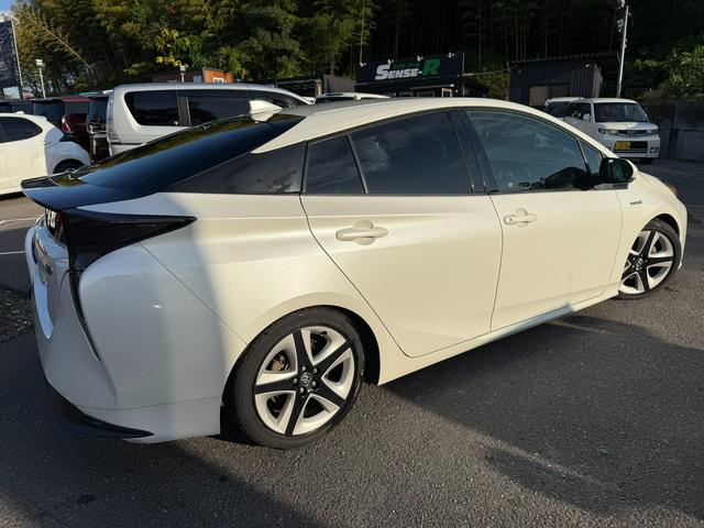 プリウス Ｓツーリングセレクション　Ｈ２８年　ツーリングセレクション　ＥＴＣ　スマートキー　横滑り防止　車両接近通報　ドライブモード　ＥＶモード　Ｂｌｕｅｔｏｏｔｈ　バックモニター　プッシュスタート　オートライト（3枚目）