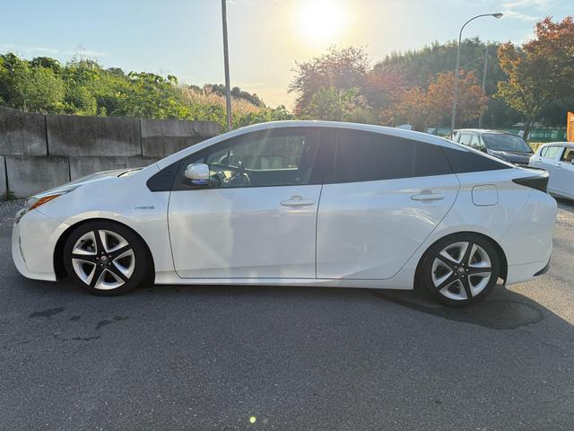 プリウス Ｓツーリングセレクション　Ｈ２８年　ツーリングセレクション　ＥＴＣ　スマートキー　横滑り防止　車両接近通報　ドライブモード　ＥＶモード　Ｂｌｕｅｔｏｏｔｈ　バックモニター　プッシュスタート　オートライト（6枚目）