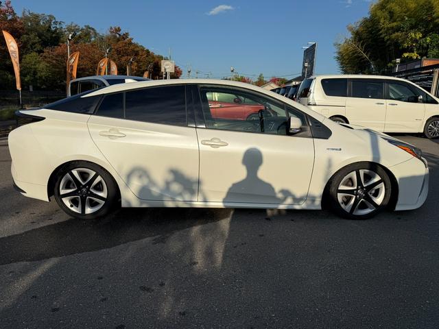 プリウス Ｓツーリングセレクション　Ｈ２８年　ツーリングセレクション　ＥＴＣ　スマートキー　横滑り防止　車両接近通報　ドライブモード　ＥＶモード　Ｂｌｕｅｔｏｏｔｈ　バックモニター　プッシュスタート　オートライト（7枚目）