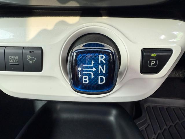 プリウス Ｓツーリングセレクション　Ｈ２８年　ツーリングセレクション　ＥＴＣ　スマートキー　横滑り防止　車両接近通報　ドライブモード　ＥＶモード　Ｂｌｕｅｔｏｏｔｈ　バックモニター　プッシュスタート　オートライト（21枚目）