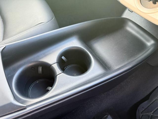 プリウス Ｓツーリングセレクション　Ｈ２８年　ツーリングセレクション　ＥＴＣ　スマートキー　横滑り防止　車両接近通報　ドライブモード　ＥＶモード　Ｂｌｕｅｔｏｏｔｈ　バックモニター　プッシュスタート　オートライト（27枚目）