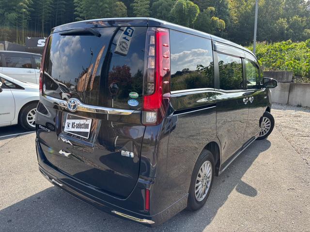 エスクァイア ハイブリッドGi ブラックテーラード Bluetooth ETC フリップダウンモニター バックカメラ クルーズコントロール 両側電動スライドドア プッシュスタート サンシェード オートエアコン オートライト スマートキー(3枚目)