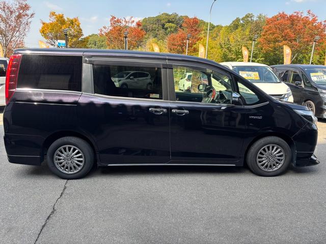 エスクァイア ハイブリッドGi ブラックテーラード Bluetooth ETC フリップダウンモニター バックカメラ クルーズコントロール 両側電動スライドドア プッシュスタート サンシェード オートエアコン オートライト スマートキー(6枚目)