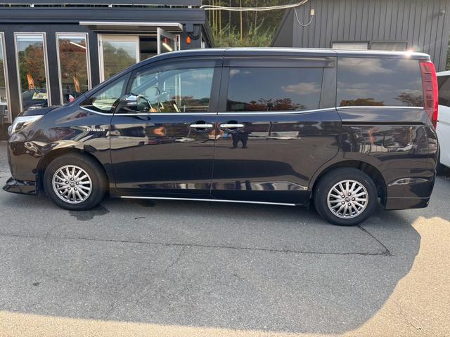 エスクァイア ハイブリッドGi ブラックテーラード Bluetooth ETC フリップダウンモニター バックカメラ クルーズコントロール 両側電動スライドドア プッシュスタート サンシェード オートエアコン オートライト スマートキー(7枚目)