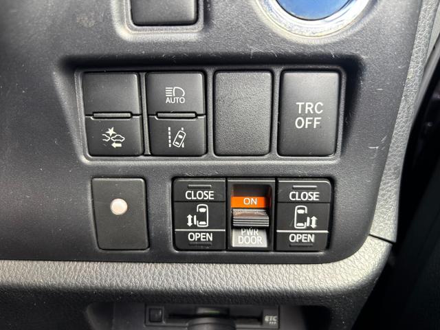 エスクァイア ハイブリッドGi ブラックテーラード Bluetooth ETC フリップダウンモニター バックカメラ クルーズコントロール 両側電動スライドドア プッシュスタート サンシェード オートエアコン オートライト スマートキー(25枚目)