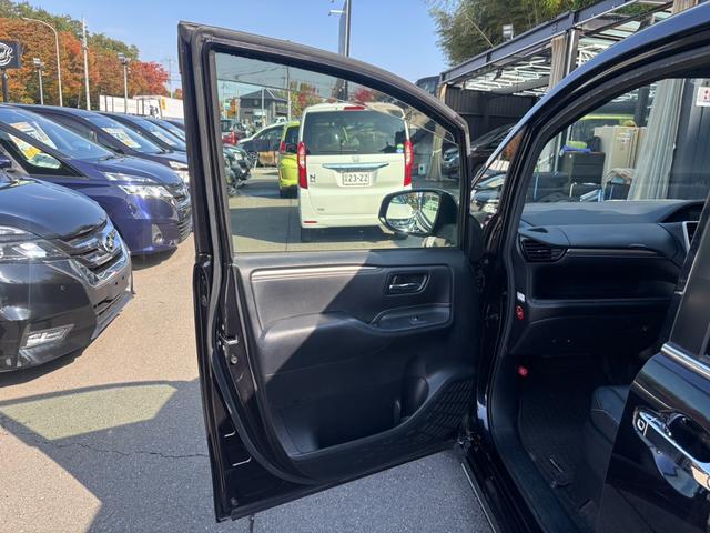 エスクァイア ハイブリッドGi ブラックテーラード Bluetooth ETC フリップダウンモニター バックカメラ クルーズコントロール 両側電動スライドドア プッシュスタート サンシェード オートエアコン オートライト スマートキー(54枚目)