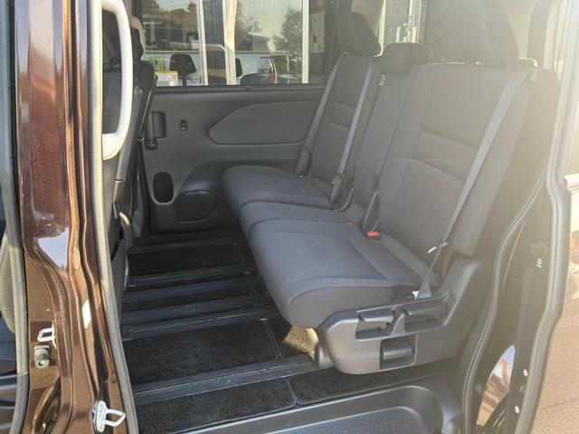 セレナ G Bluetooth ETC バックカメラ ステアリングスイッチ クルーズコントロール 横滑り防止 衝突被害軽減ブレーキ ドライブレコーダー プッシュスタート オートライト オートエアコン スマートキー(11枚目)