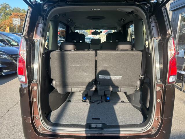 セレナ G Bluetooth ETC バックカメラ ステアリングスイッチ クルーズコントロール 横滑り防止 衝突被害軽減ブレーキ ドライブレコーダー プッシュスタート オートライト オートエアコン スマートキー(13枚目)