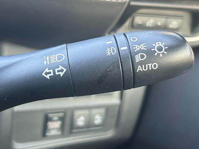 セレナ G Bluetooth ETC バックカメラ ステアリングスイッチ クルーズコントロール 横滑り防止 衝突被害軽減ブレーキ ドライブレコーダー プッシュスタート オートライト オートエアコン スマートキー(17枚目)