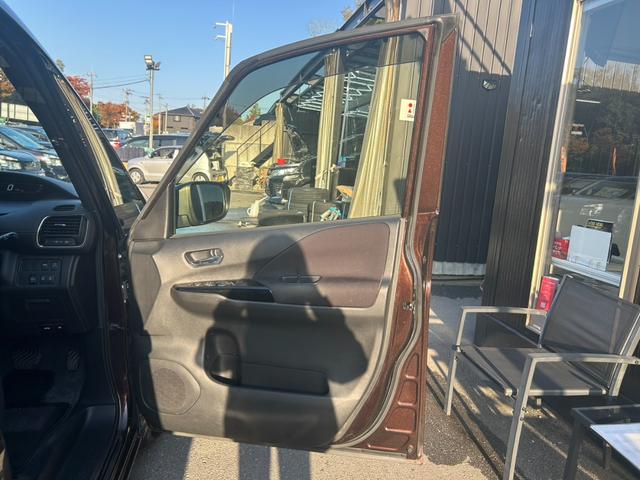 セレナ G Bluetooth ETC バックカメラ ステアリングスイッチ クルーズコントロール 横滑り防止 衝突被害軽減ブレーキ ドライブレコーダー プッシュスタート オートライト オートエアコン スマートキー(55枚目)