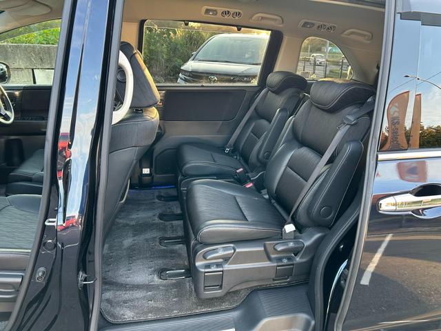 オデッセイ アブソルート・ＥＸ　両側電動スライドドア　オートライト　オートエアコン　全方位カメラ　障害物センサー　レーンアシスト　衝突軽減ブレーキ　ＥＴＣ　プッシュスタート　パワーウィンドウ（11枚目）