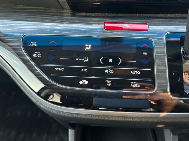 オデッセイ アブソルート・ＥＸ　両側電動スライドドア　オートライト　オートエアコン　全方位カメラ　障害物センサー　レーンアシスト　衝突軽減ブレーキ　ＥＴＣ　プッシュスタート　パワーウィンドウ（18枚目）