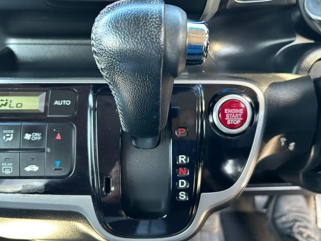 N-BOXカスタム G ターボSSパッケージ 両側電動スライド オートライト オートエアコン パワーウィンドウ バックカメラ ETC プッシュスタート スマートキー(21枚目)